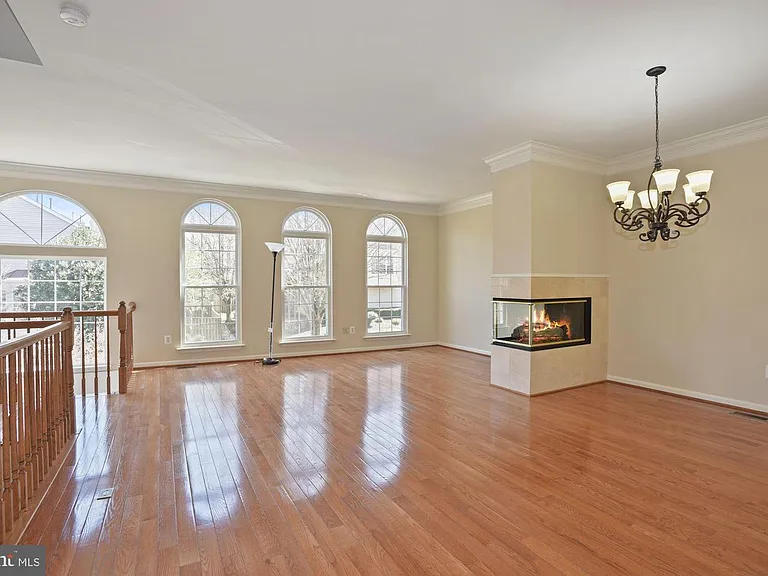 4002 Rosemeade Dr — Photo 2