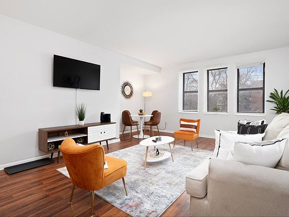 2nd image of 5501 Pershing Ave #307-23