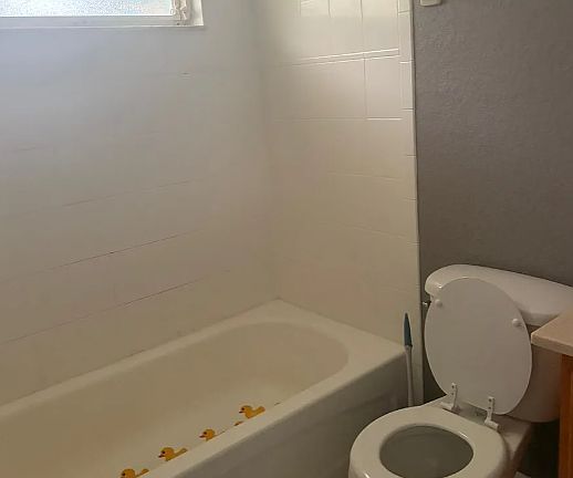 3rd image of 23385 Farnam St #6