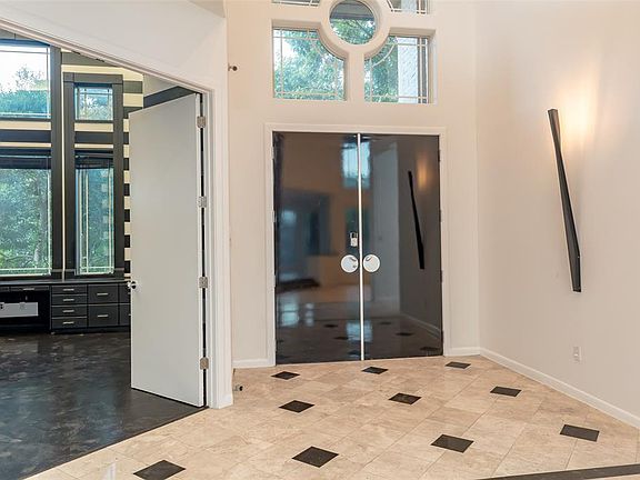 5th image of 2406 Green Park Dr