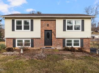 404 Pleasant Grove Rd, Bluff City, TN 37618