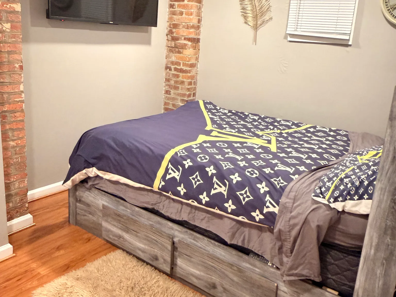 Private 1-Bedroom Basement Apartment with Parking & Utilities Included — Photo 3