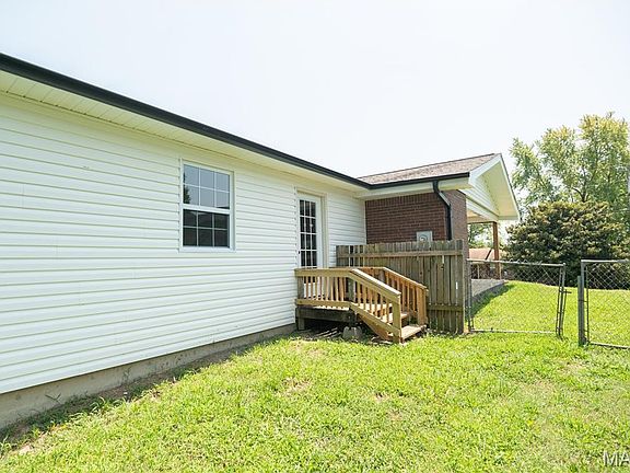 4th image of 2031 Hillsdale Dr