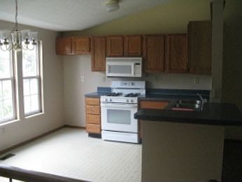 4th image of 5073 Sanderson Dr