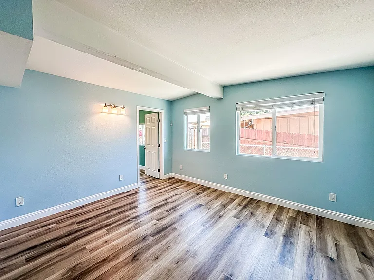 1117 Iris Ave — Photo 6