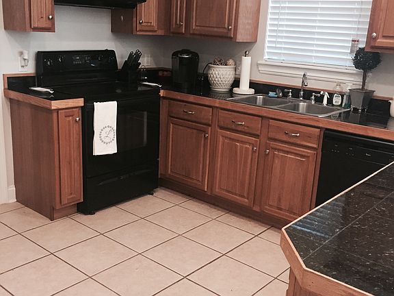 5th image of 320 Cascade Dr