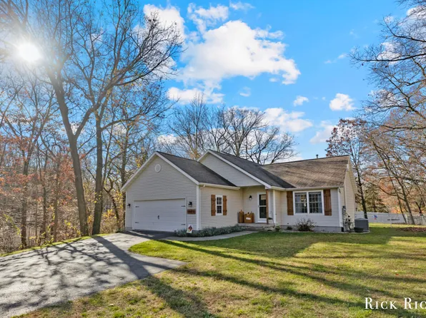 1875 Berrywood Dr SE, Lowell, MI 49331