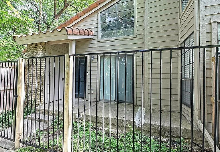 889 Dublin Dr #D — Photo 38