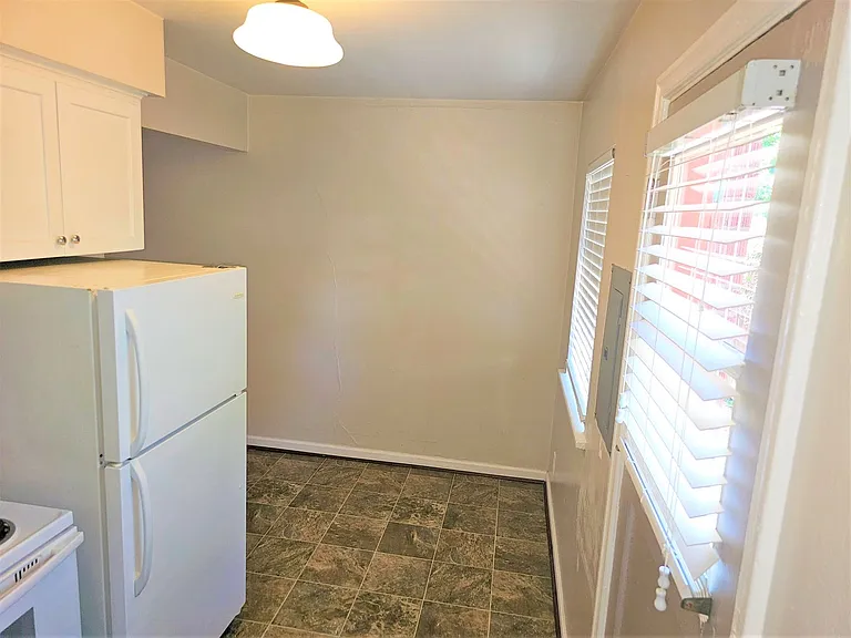 Lovely 1 Bed, 1 Bath at Irving Court Apartments — Photo 12