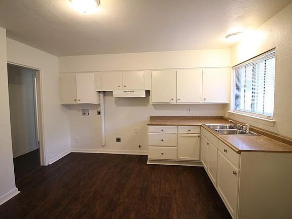 4th image of 7411 Brierfield Dr