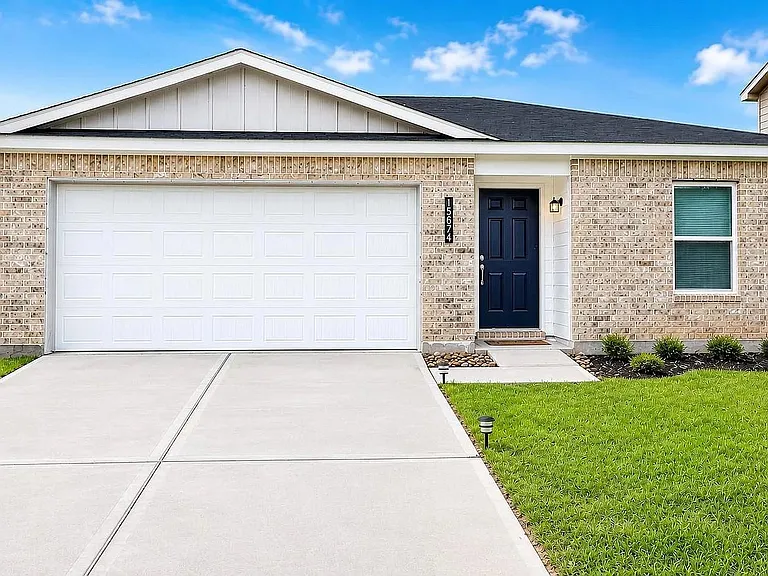 15674 Briar Forest Dr — Photo 1