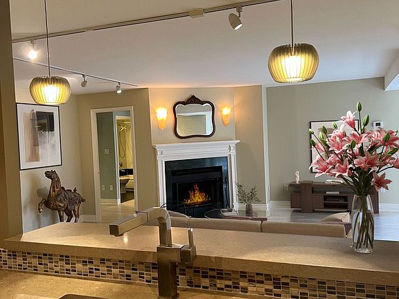 3rd image of 225 Davenport Rd #511