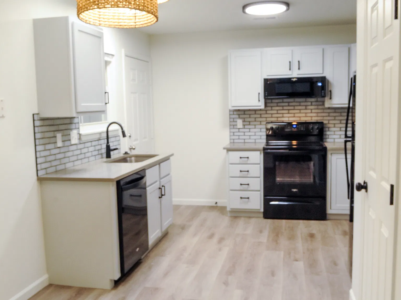 2 bed, 1050 sqft, $1,400 — Photo 3