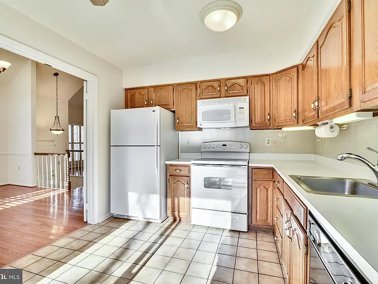 3023 Oakton Meadows Ct — Photo 7