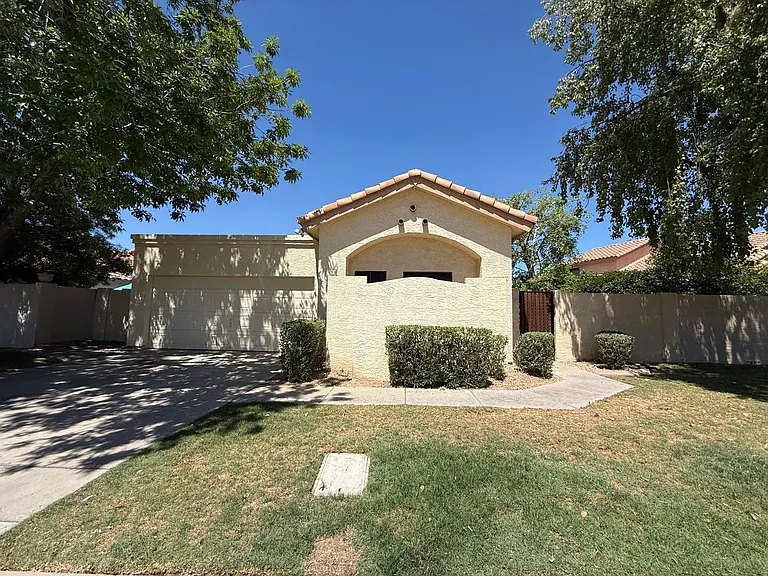 10938 W Poinsettia Dr — Photo 2