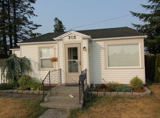 208 9th St, Lynden, WA 98264