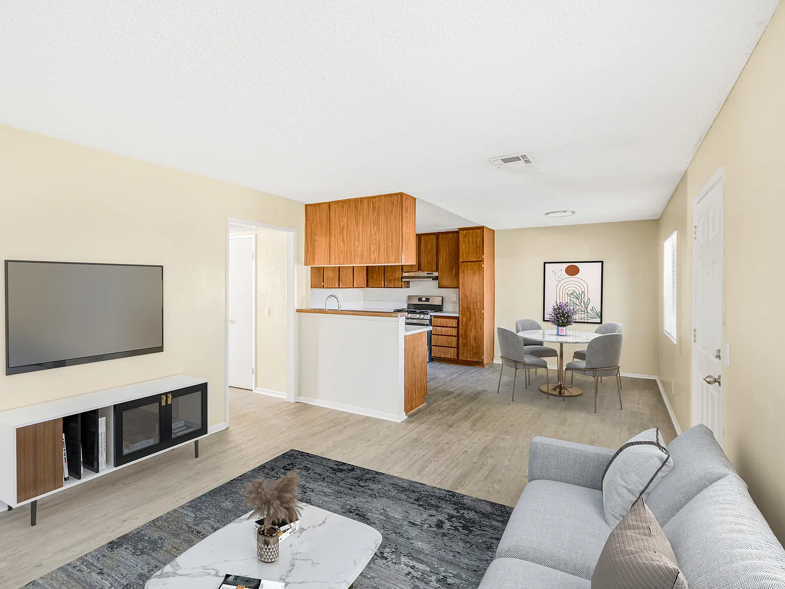 2 bed, 1000 sqft, $1,799 — Photo 2