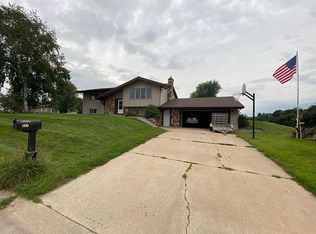 441 Fireside Dr, La Crescent, MN 55947