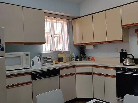 2nd image of 2264 Hendrickson St #3K