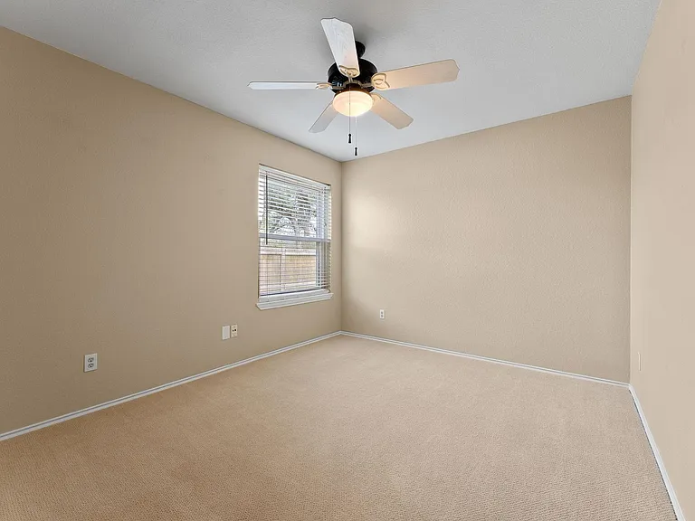 2104 Lobelia Dr — Photo 17