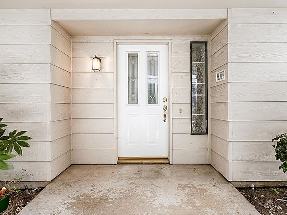 4th image of 330 Twin Lakes Drive