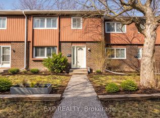 121 University Ave E #102, Waterloo, ON