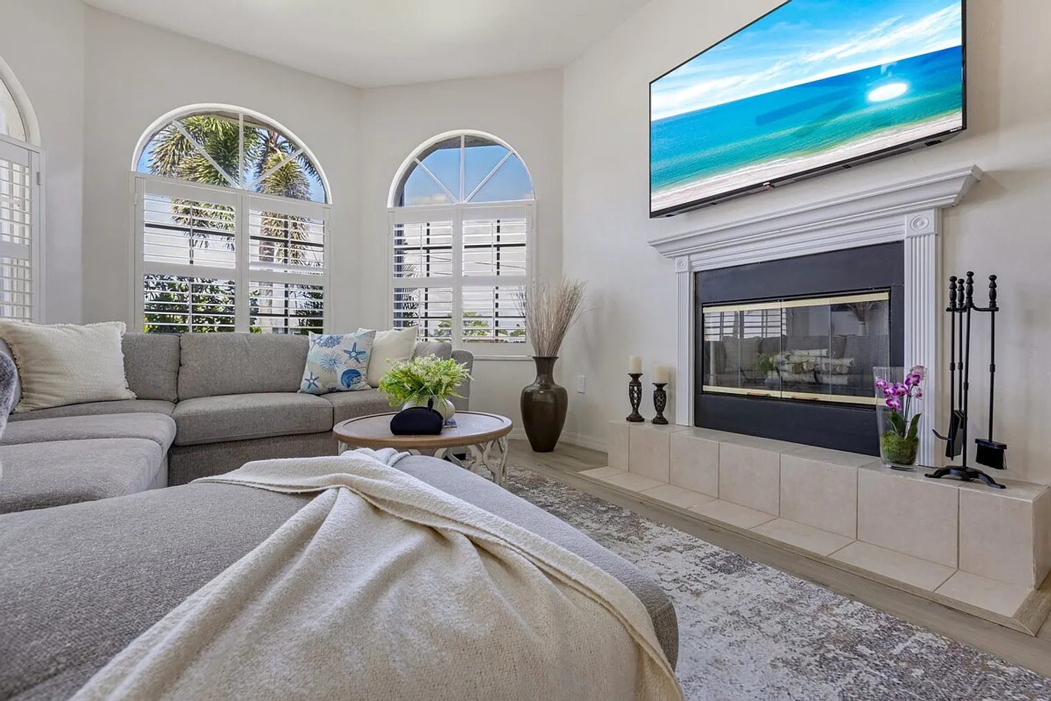 3 bed, 2.0 bath, $5,077 — Photo 3