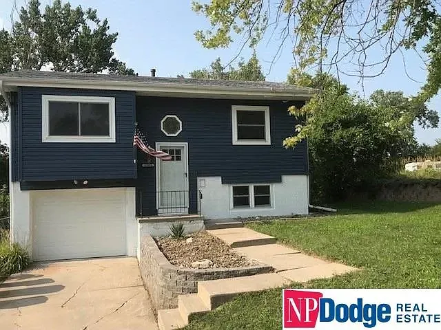 2702 Bryan Ave