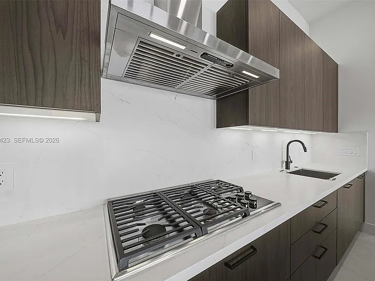 5718 Ashwood Cir W — Photo 34