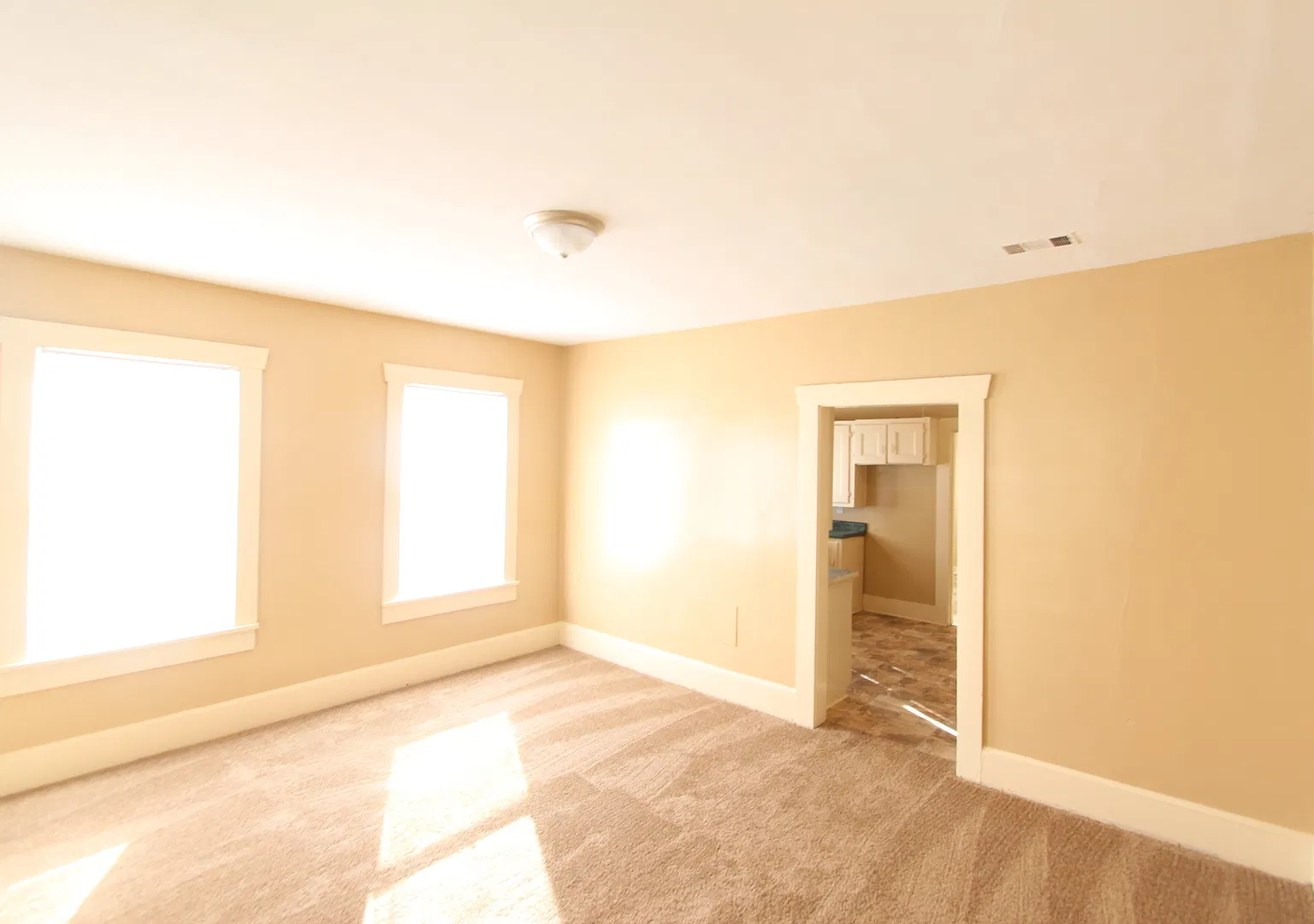 New On The Market! Fresh New Updates!! Better Hurry To See This One!! — Photo 4