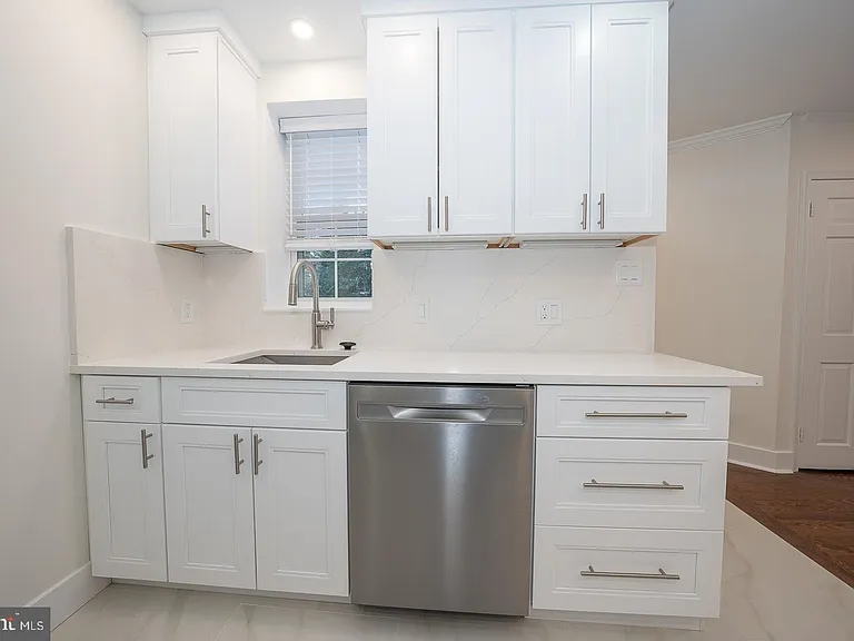 15 Llanfair Rd #A — Photo 8