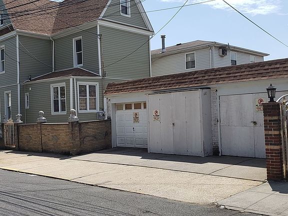 4th image of 9304 102nd St