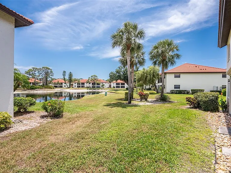 511 Pine Hollow Cir #511 — Photo 50