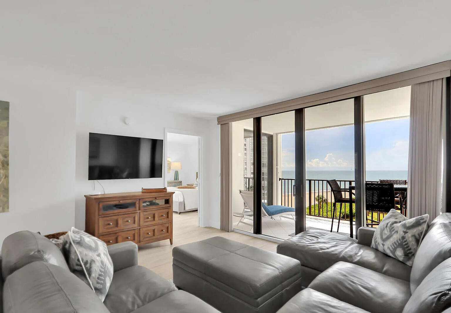 2 bed, 2.0 bath, 1270 sqft, $7,000 — Photo 3