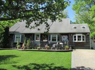 49 Highview Ln, Ridge, NY 11961