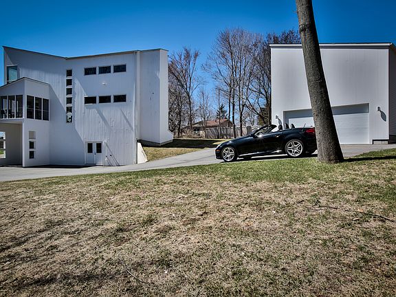 3rd image of 24 Parker St