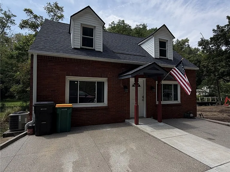1113 Rochester Rd — Photo 4