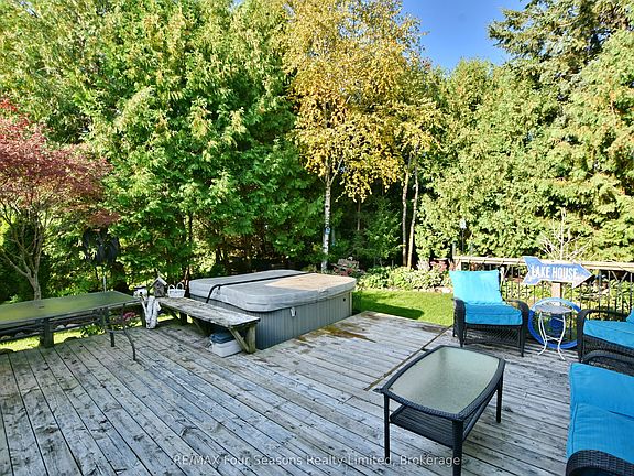 4th image of 32 Nettleton Ct