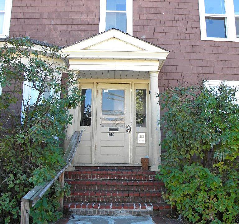 1st image of 960 19th Ave NE APT 1