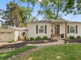 822 Glendower Dr, Saint Louis, MO 63122