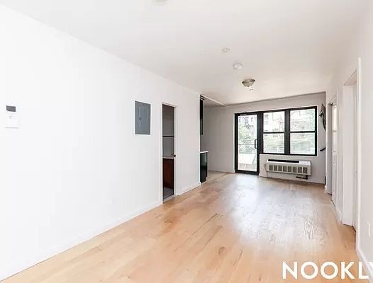 2nd image of 141 Maujer St #1A