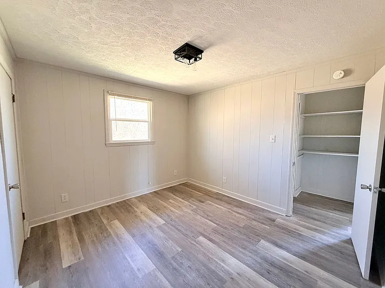 2121 Bracey Cir — Photo 24