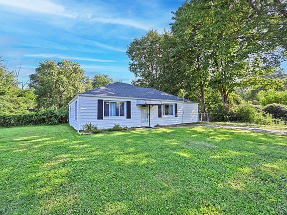 3rd image of 884 Stanlyn Dr