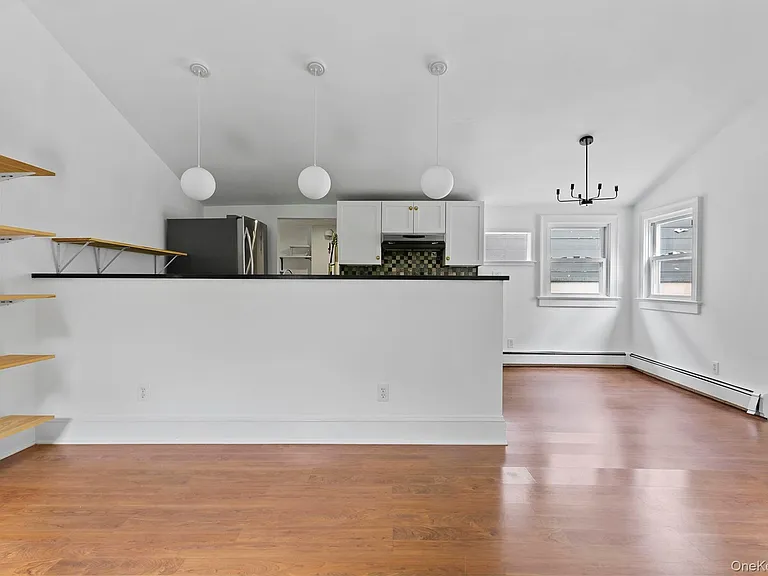 392 Main St — Photo 6