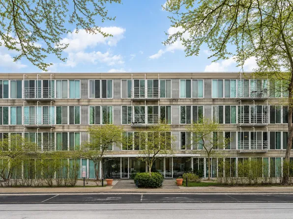 2555 Gross Point Rd APT 202, Evanston, IL 60201