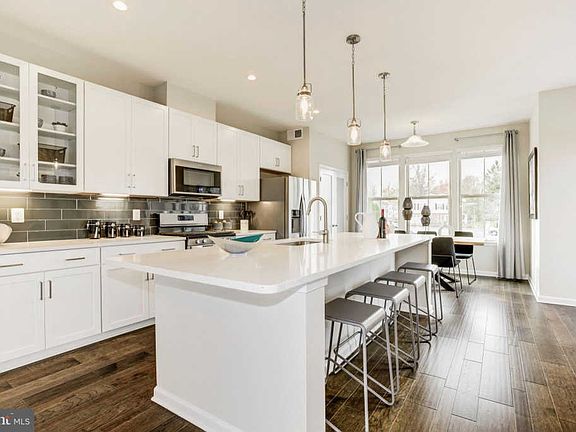 3rd image of 456 Barnwell Dr