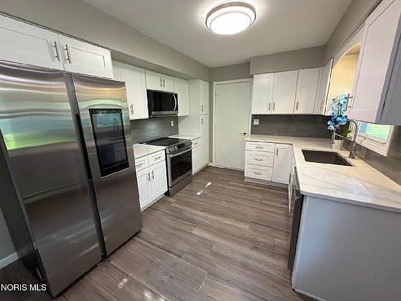 4th image of 1022 Cherry St
