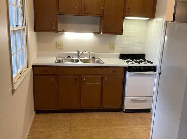 104 S Locust St APT 3