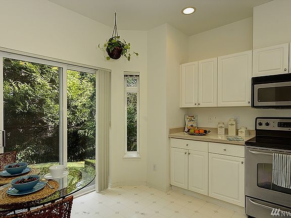 5th image of 9415 176th Pl NE Unit 2