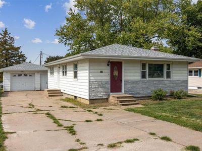 901 Park Ave, Center Point, IA, 52213